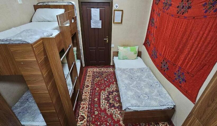 اتاق استاندارد چهار تخته, National Hostel