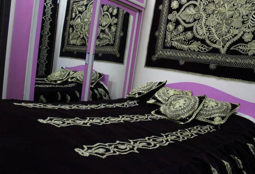 اتاق اکونومی, National Hostel