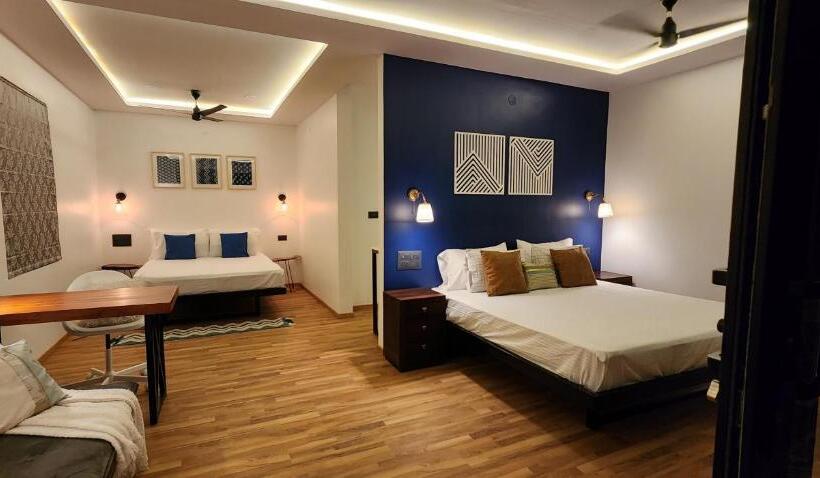デラックススタジオ, Bendheka   Cliff Front Cottages Coorg