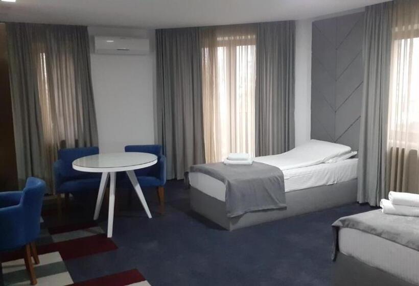 سوییت لوکس, Boutique Bristol