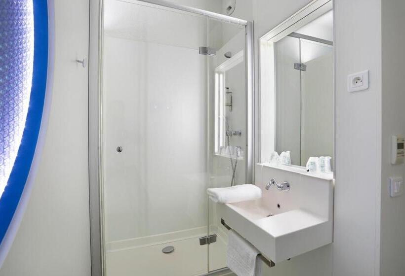 غرفة قياسية ثلاثية, First Inn Hotel Paris Sud Les Ulis