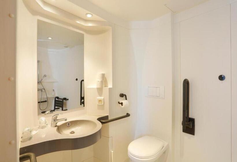 Номер Стандарт Трехместный, First Inn Hotel Paris Sud Les Ulis
