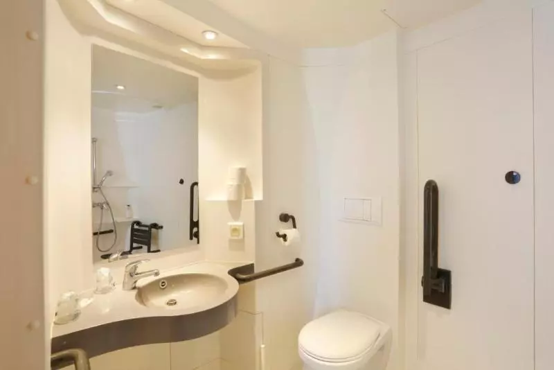 Standard Kolmen Hengen Huone, First Inn Hotel Paris Sud Les Ulis