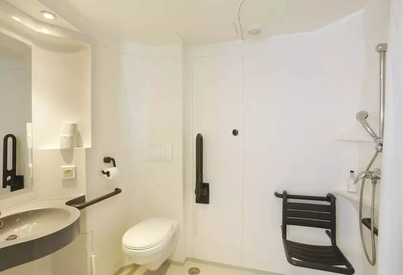Standard Kolmen Hengen Huone, First Inn Hotel Paris Sud Les Ulis