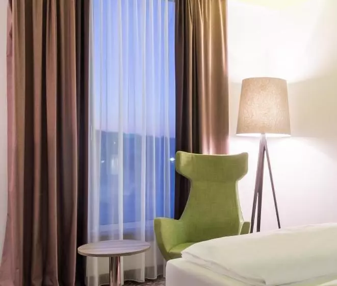 キングサイズベッドのスタンダードルーム, Park Inn By Radisson Neumarkt
