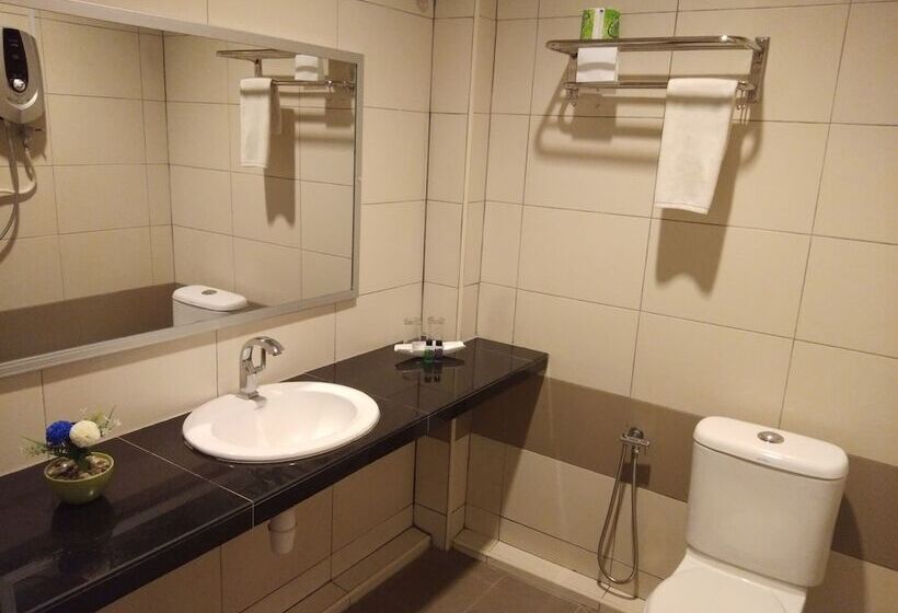 Deluxerum King Size Säng, Salsa Resort Langkawi