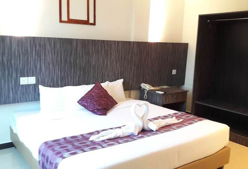 Deluxerum King Size Säng, Salsa Resort Langkawi