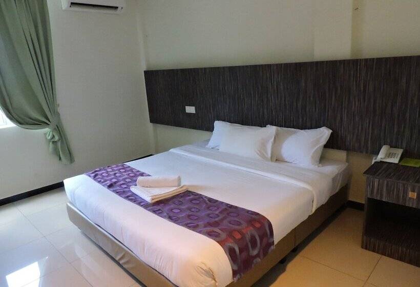 Deluxerum King Size Säng, Salsa Resort Langkawi