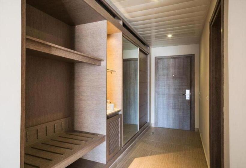 غرفة سوبيريور مطلة على حمام السباحة, Steigenberger Alcazar