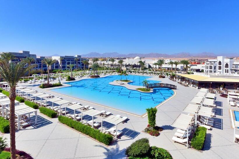 غرفة عائلية مطلّة علي حمام السباحة, Steigenberger Alcazar