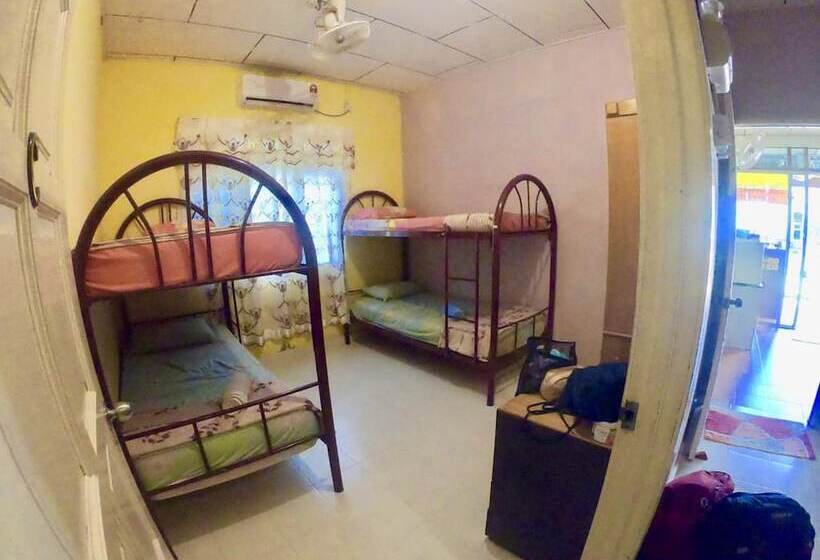 Кровать в Общей Комнате, The Cottage Langkawi