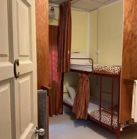 Кровать в Общей Комнате, The Cottage Langkawi