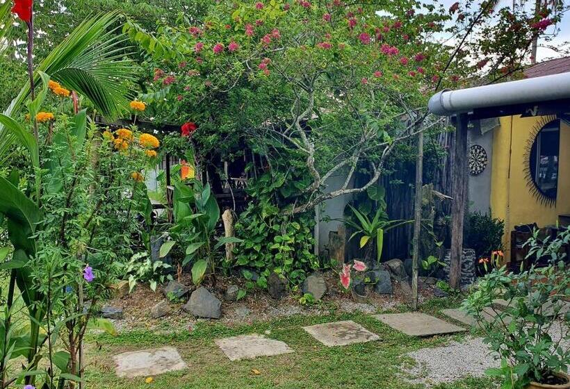 Кровать в Общей Комнате, The Cottage Langkawi