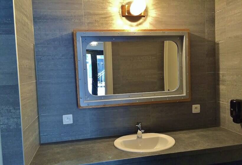 غرفة قياسية, Train Hostel