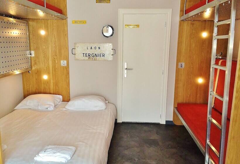 غرفة قياسية, Train Hostel
