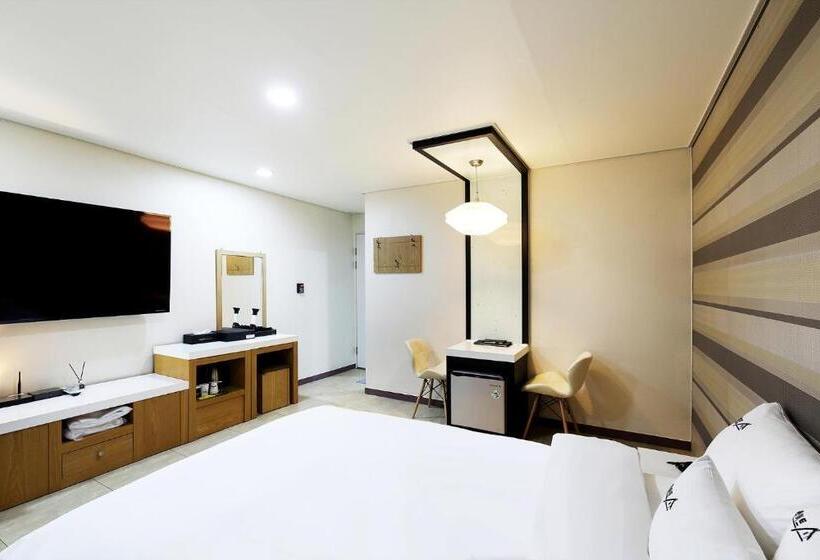 标准间, White Tourist