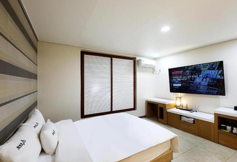 标准间, White Tourist