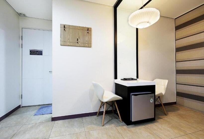 标准间, White Tourist