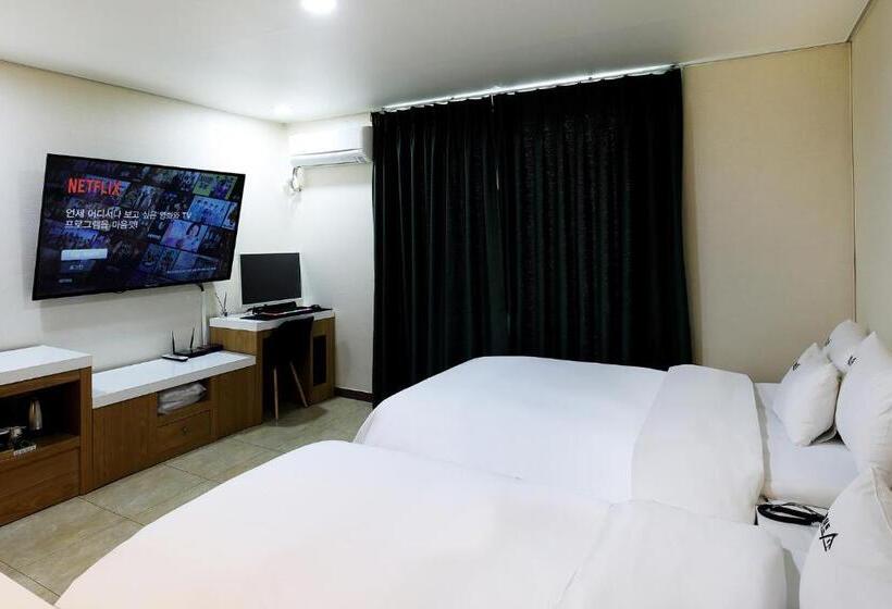 豪华房间, White Tourist