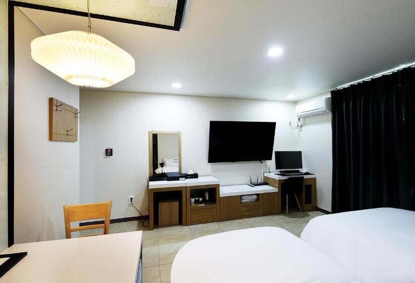 豪华房间, White Tourist