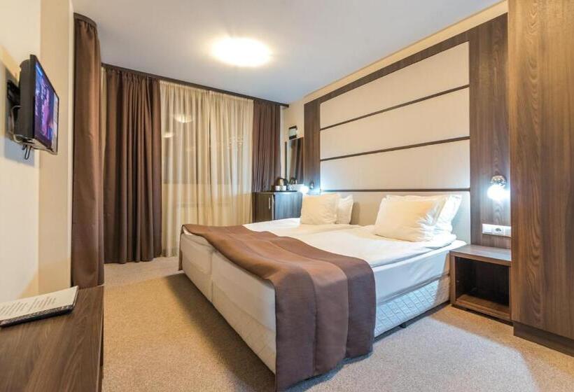 غرفة قياسية مزوَّدة بشُرفة, Zara