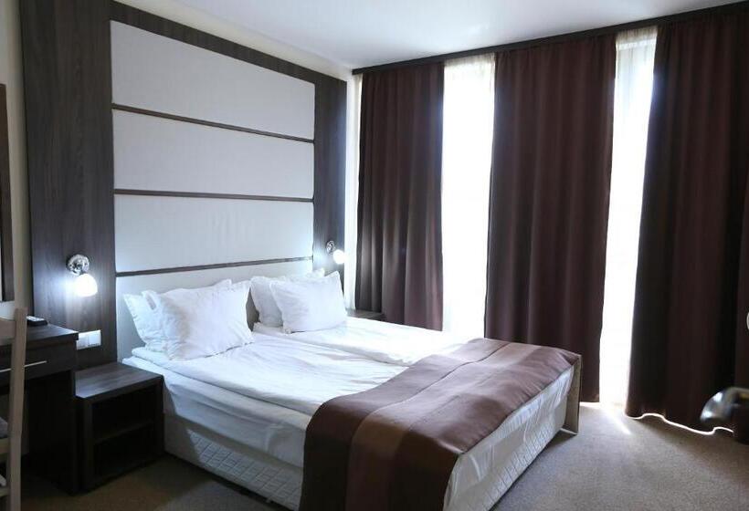 غرفة قياسية, Zara