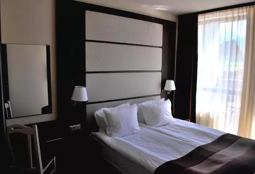 1 Sovrums Lägenhet, Zara