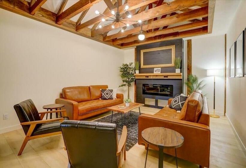 Люкс, 205   Queen Suite