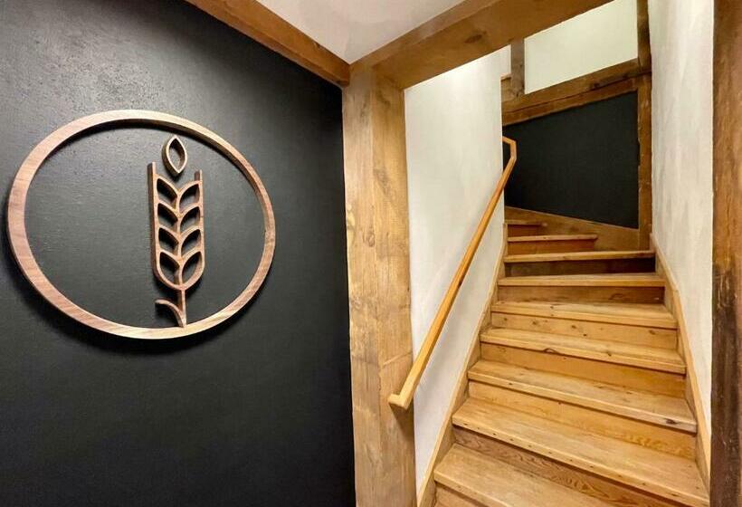 Люкс, 205   Queen Suite