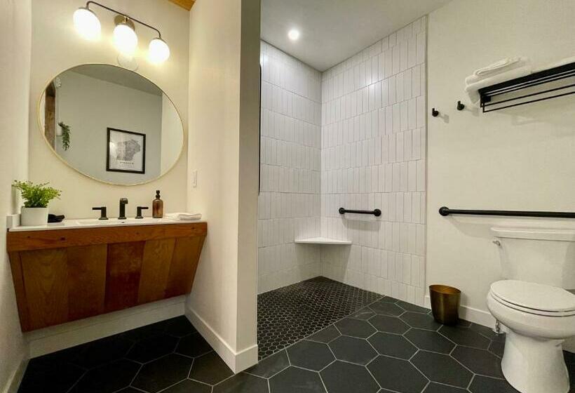 Люкс, 205   Queen Suite