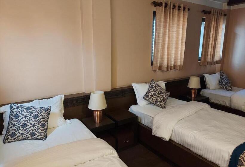 اتاق استاندارد سه نفره, Garuda