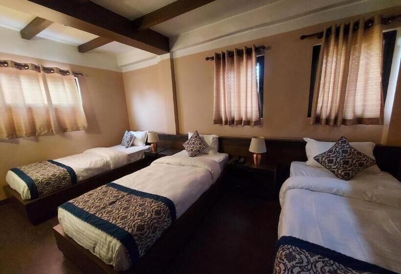 اتاق استاندارد سه نفره, Garuda