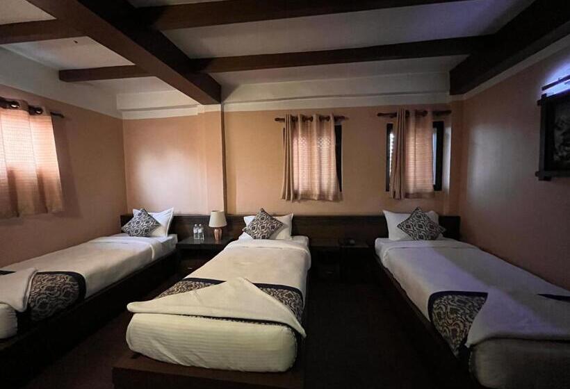 اتاق استاندارد سه نفره, Garuda