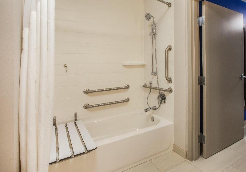 장애인을 위한 퀸사이즈 스탠다드 룸, Holiday Inn Express   Cabot, An Ihg