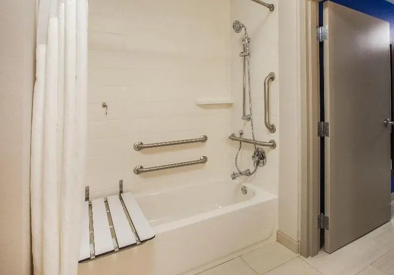 身障者適用スタンダードルーム, Holiday Inn Express   Cabot, An Ihg