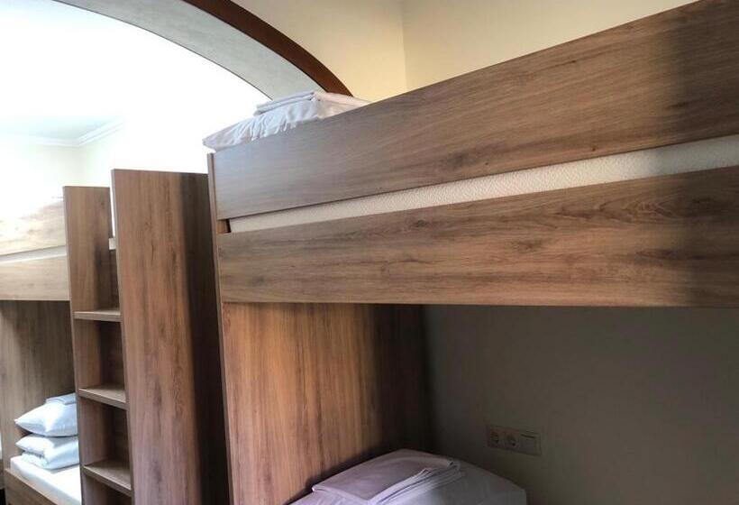 تختخواب در اتاق مشترک, Bed&blues