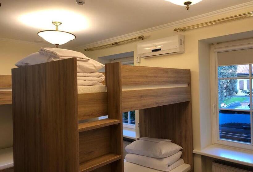 تختخواب در اتاق مشترک, Bed&blues