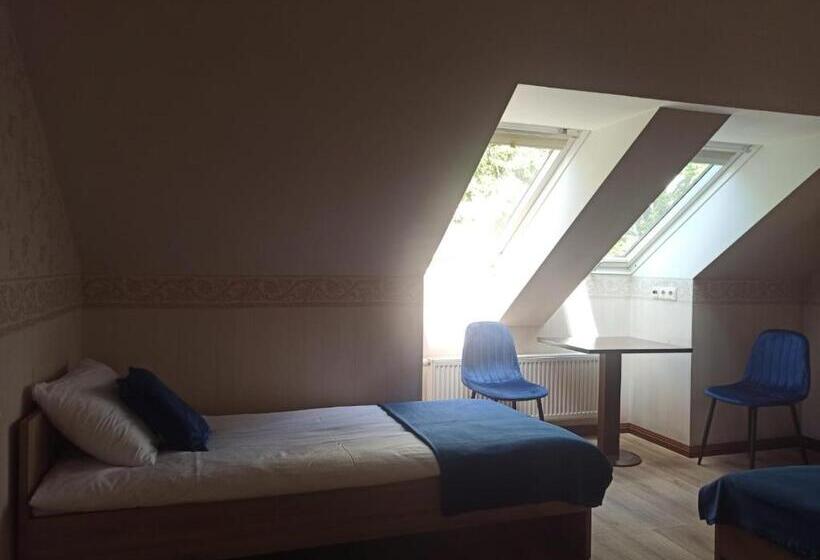 تختخواب در اتاق مشترک, Bed&blues