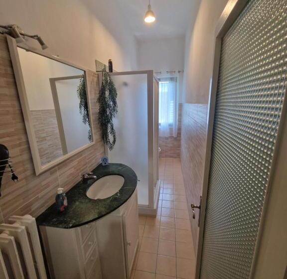 חדר סטנדרטי לארבעה עם חדר אמבטיה משותף, Locazione Lety