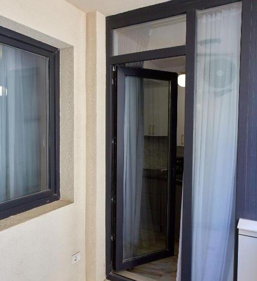 استودیوی استاندارد, Apartamente By R S 3