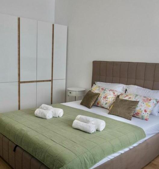 آپارتمان 1 خوابه با بالکن, Apartamente By R S 3