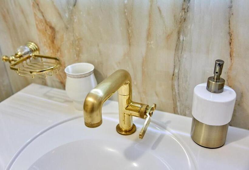 استودیوی استاندارد, Apartamente By R S 3