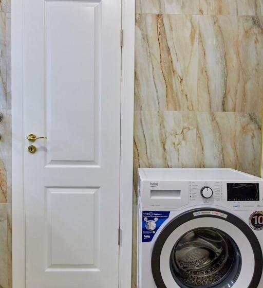 استودیوی استاندارد, Apartamente By R S 3