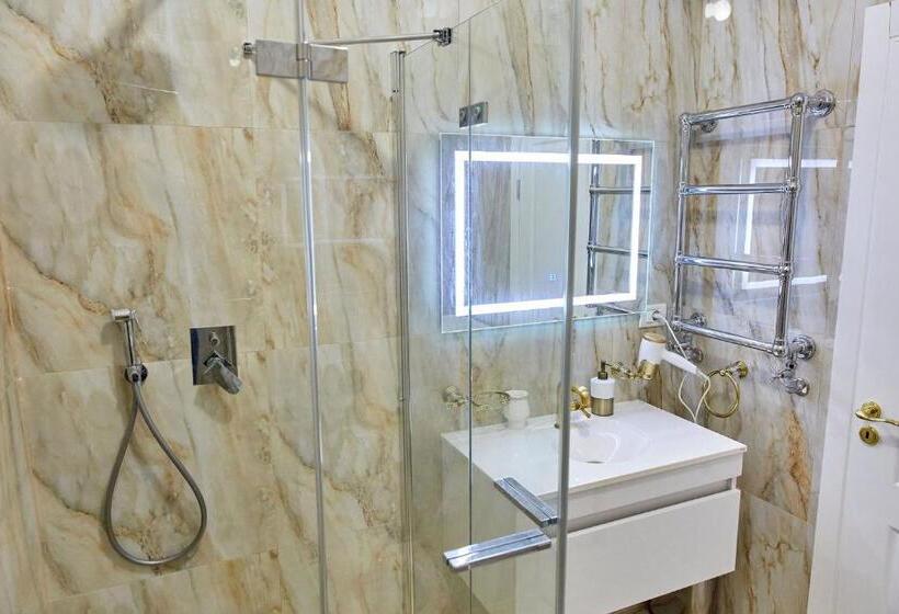 استودیوی استاندارد, Apartamente By R S 3