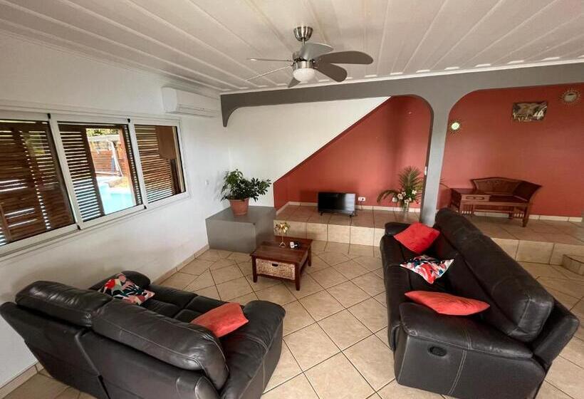 اتاق خانوادگی, La Villa Exotik