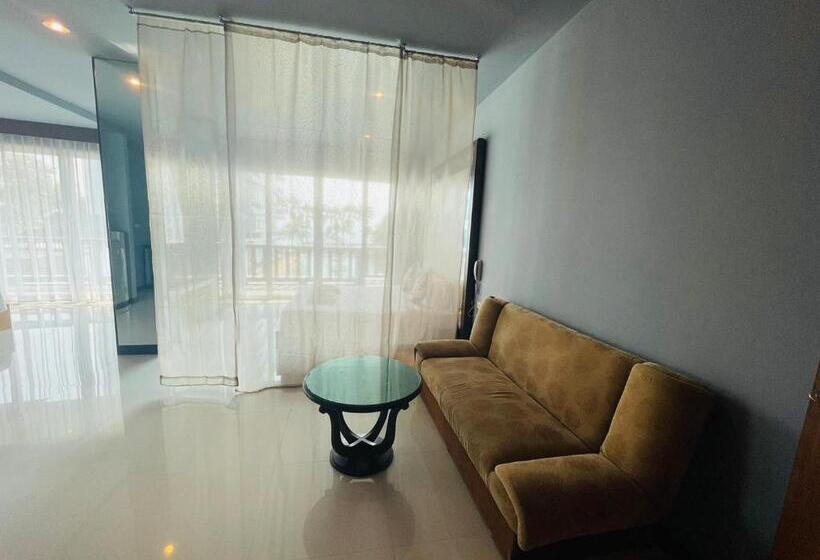 オーシャンビューデラックススイート, The Sand Beach Pattaya