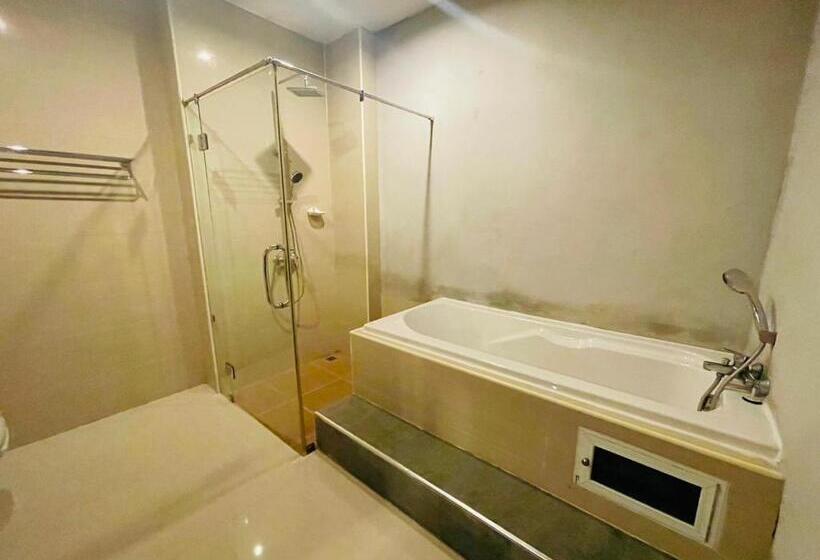 オーシャンビューデラックススイート, The Sand Beach Pattaya