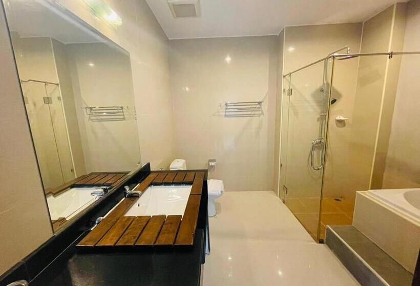Люкс Deluxe Вид на Море, The Sand Beach Pattaya