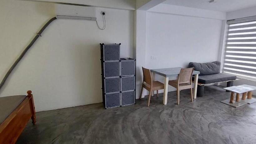 شقة غرفة واحدة, Nava B&b