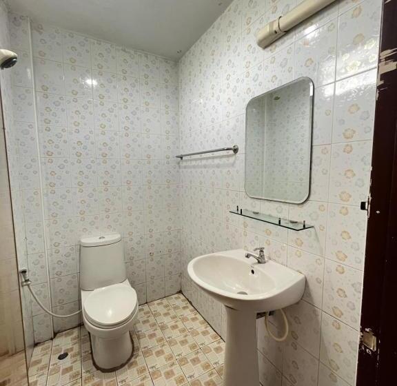 Standard Szoba, Seven In